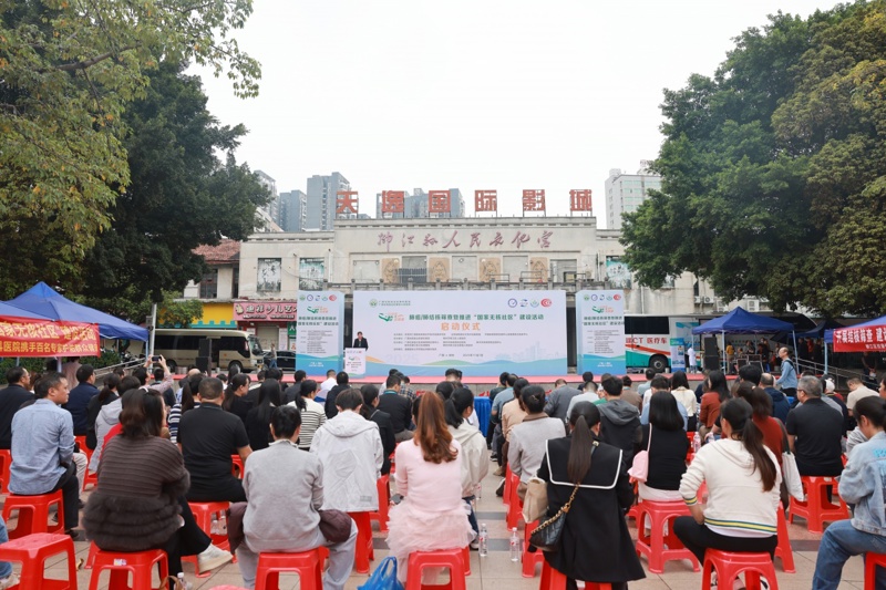 《南国今报》刊登:移动CT车开到家门口!柳州这个地方40至80岁的居民可预约免费筛查!