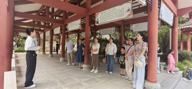 参观 (1).jpg 参观 (1).jpg