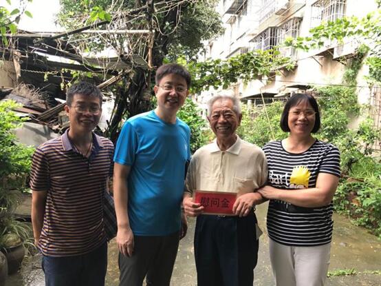 自治区胸科医院开展“七一”表扬优秀共产党员及慰问困难党员活动