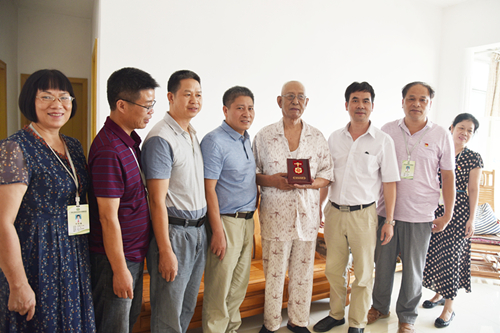 我院开展庆祝新中国成立70周年走访慰问