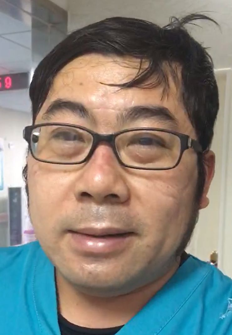 【前线战“疫”日记】还记得广西驰援湖北医疗队的“粉哥”梁兴吗?人家在病房可是“全能选手”